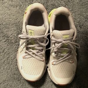 On cloud shoes size 7.5